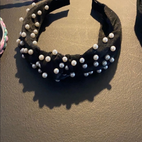 Assortment of headpieces - Picture 5 of 9